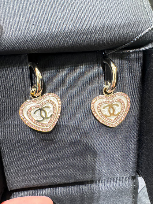 CHANEL Cream and Pink Heart Earrings | 香奈兒 心心耳環 (白色)