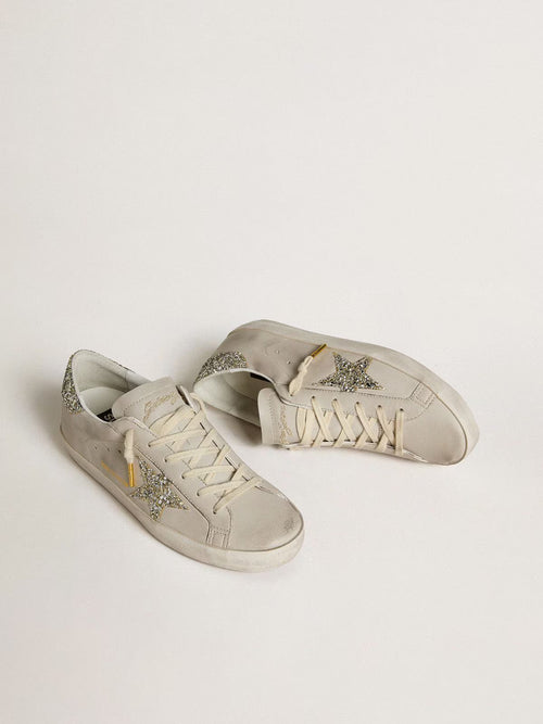 GOLDEN GOOSE Women's Super - Star LTD in ivory nappa leather with platinum glitter star and heel tab | 黃金鵝 女款 Super - Star LTD 象牙色納帕皮革款,搭配鉑金亮片星星與後跟標籤(象牙色) - LondonKelly 英國名牌代購
