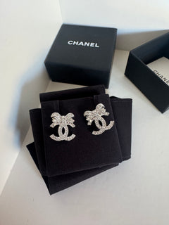 CHANEL Bow The CC Logo Earrings | 香奈兒 耳環 (銀色)