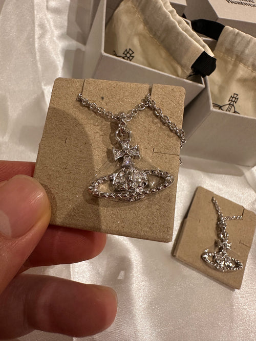 VIVIENNE WESTWOOD Mayfair Bas Relief Pendant Necklace | 西太后 頸鏈 (多色)