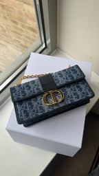 CHRISTIAN DIOR 30 Montaigne East-West Bag with Chain | 迪奧 手袋 (藍色)