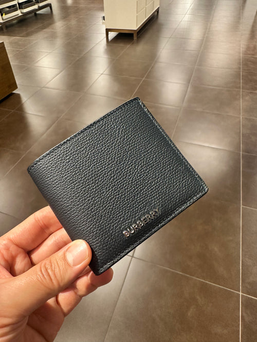 BURBERRY Reg cc Bill8 320-&gt;220 