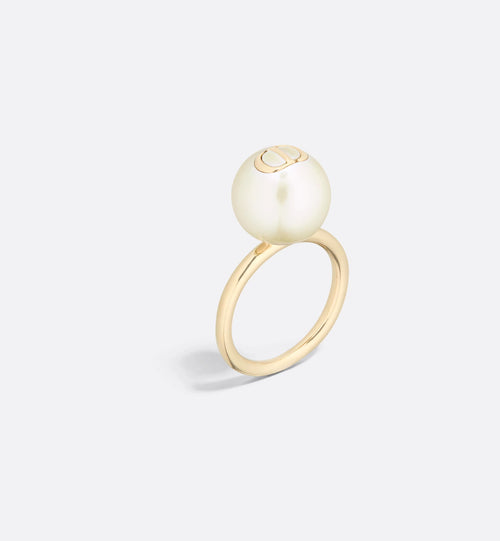 CHRISTIAN DIOR Dior Amulets Ring Matte Gold-Finish Metal with White Resin Pearl | 迪奥珍珠戒指(金色)