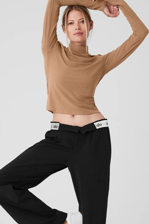 ALO YOGA Ribbed Sea Coast Mockneck Long Sleeve | 羅紋高領長袖上衣 (米色)